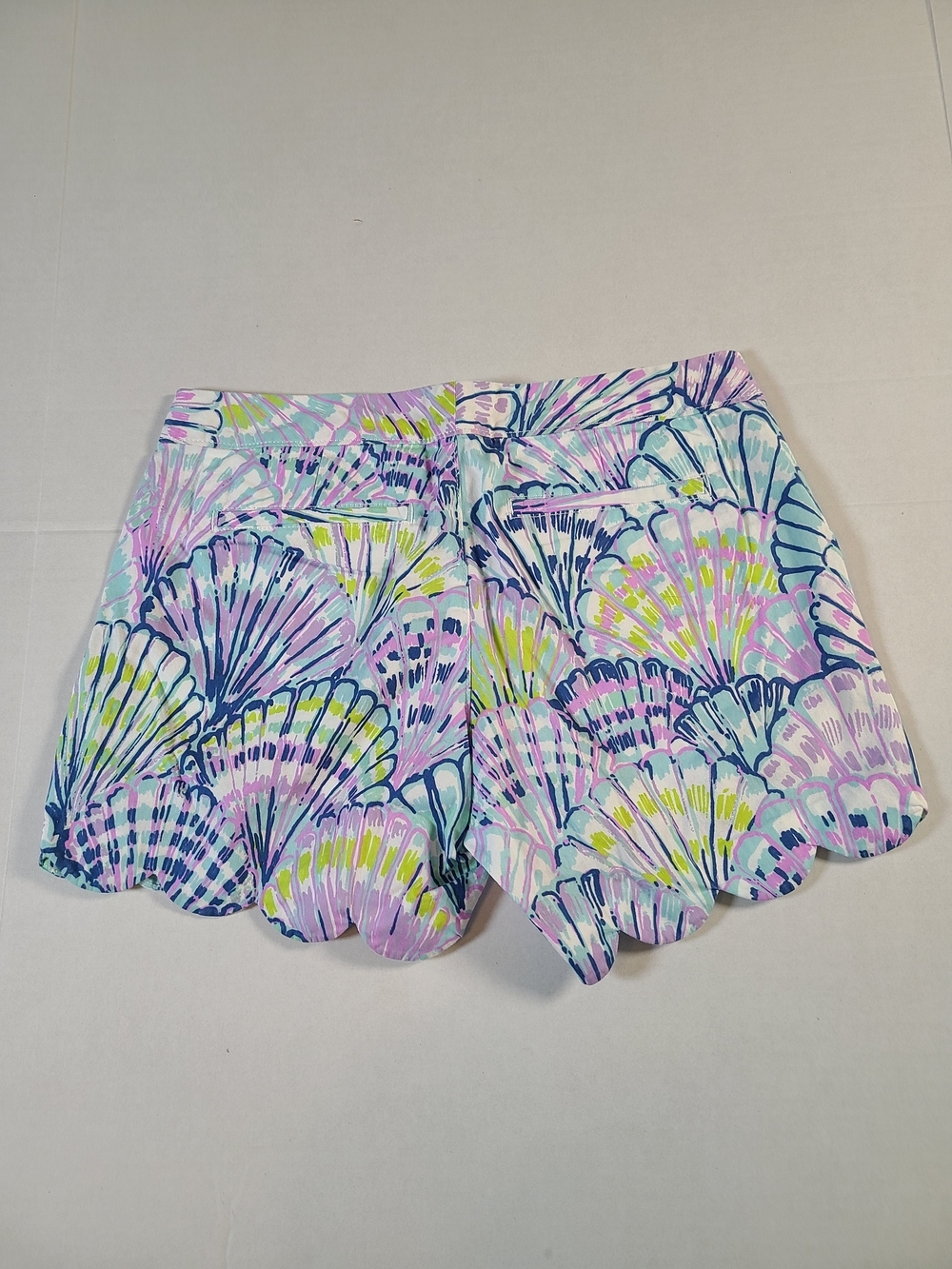 Lilly Pulitzer Womens Pastel Seashell Print Scalloped Buttercup Shorts Size 2 - Picture 3 of 11